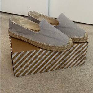 NWT Soludos Canvas Platform Smoking Slipper